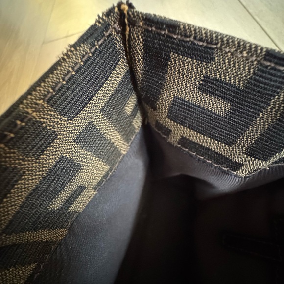 Fendi  Bag. 100% Authentic. Dustbag incl. In good used (vintage) condition. - Picture 13 of 14